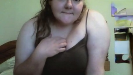 This BBW's pussy hole is always hungry and she loves toying her cunt on cam
