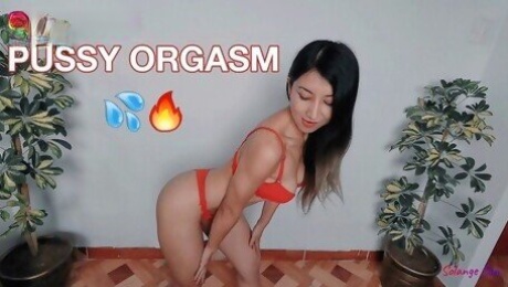 Inocente Latina Hace Un Baile Sexy Y Se Masturba Hasta Correrse